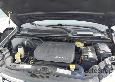 2013 Chrysler Town & Country Touring из США, поврежденный, VIN 2C4RC1BG1DR620446